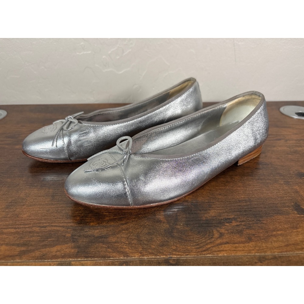 Chanel Silver Metallic Leather CC Logo Bow Ballet Flats Shoes Italy - Picture 2 of 11